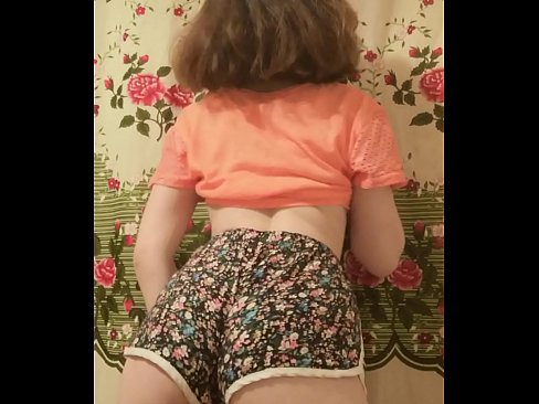 ❤️ Babe żagħżugħa sexy tqaxxir ix-xorts tagħha fuq il-kamera ❤ Porn Russu lilna